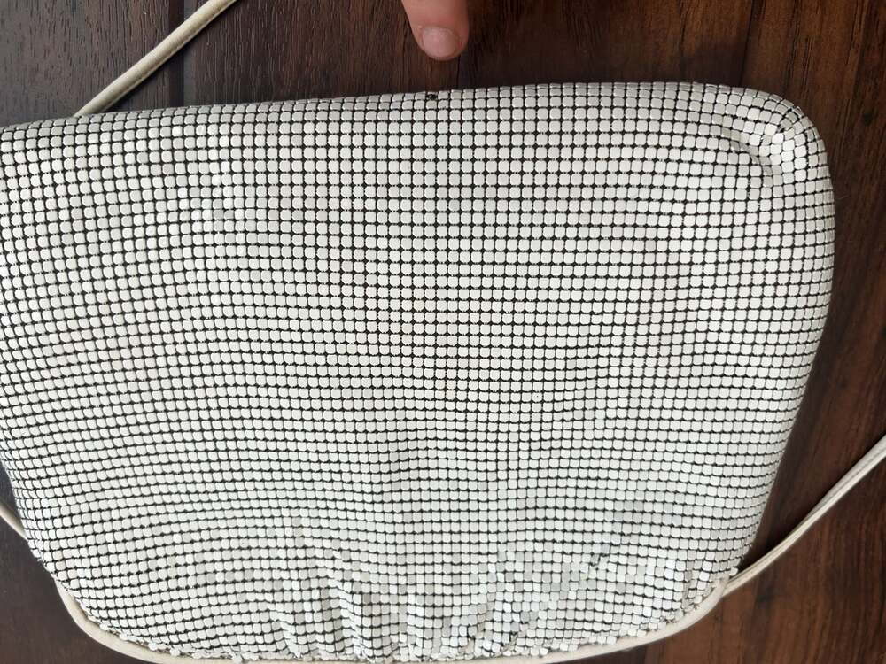 Vintage Whiting & Davis White Mesh Shoulder Bag with Gold Accents - Picture 5 of 9